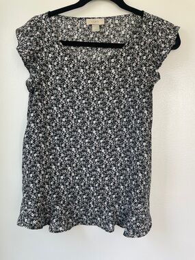 LOFT Black & White Ditsy Floral Cap-Sleeve Top